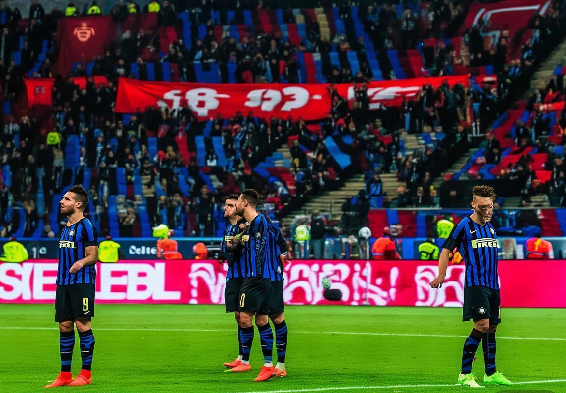 西甲战报：马德里竞技五连胜强势领跑 格列兹曼莫拉塔锋线组合发威 国际米兰德比失利后迎关键战 马竞对阵皇家社会前瞻